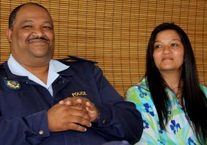 Lt kol Adonis neem afskeid